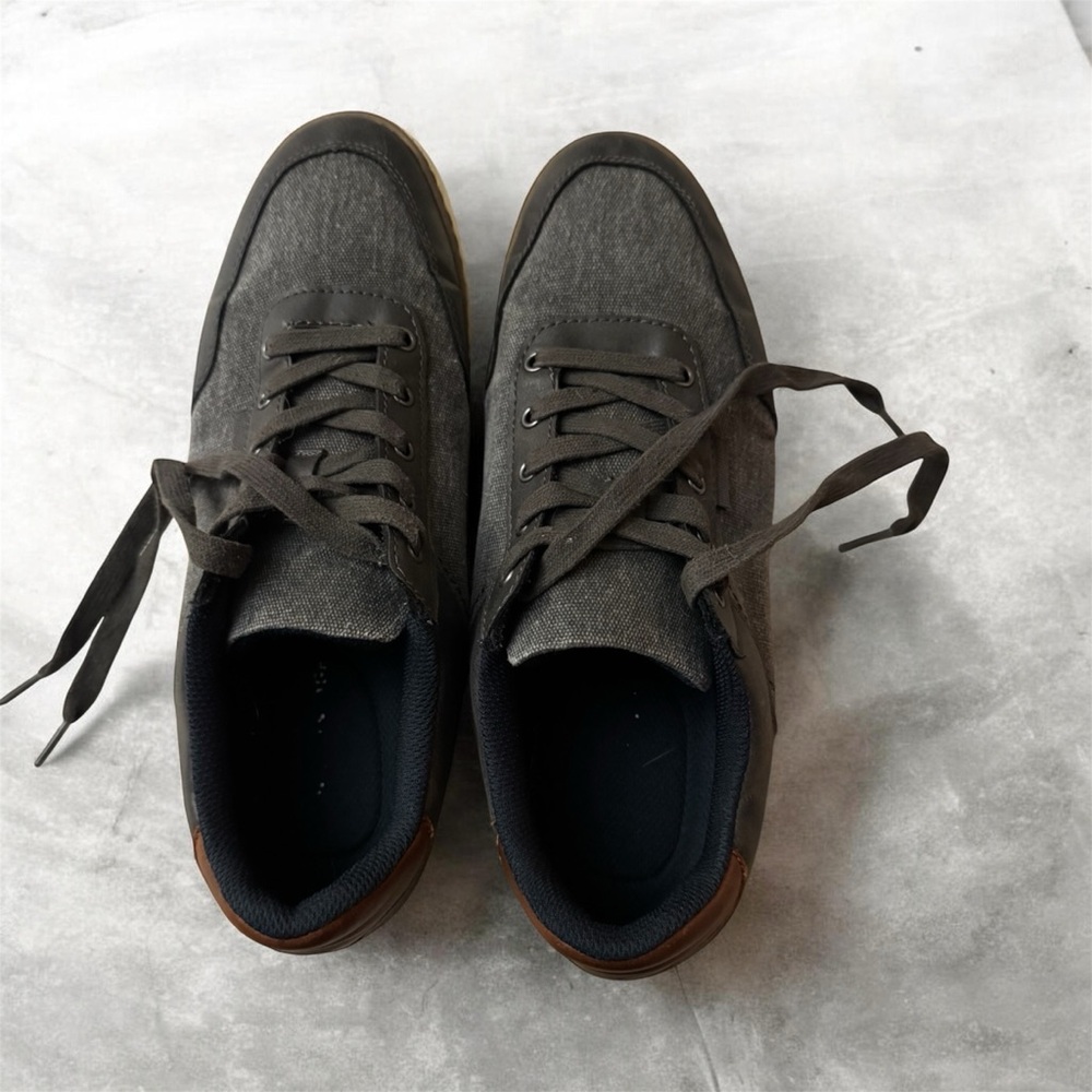 Men’s Abercrombie and Fitch size 10.5